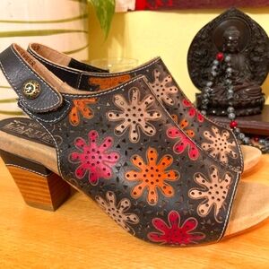 ‼️🌀‼️🌴 L'Artise Spring Step Orange,Red, Brown Sandals w/ Floral Design Sz 38